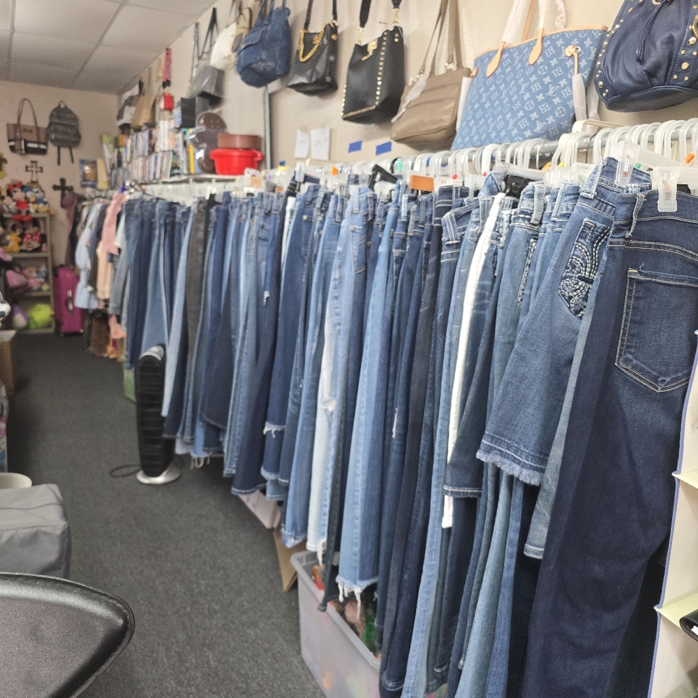 Clothing Live - Picture 2 of 4